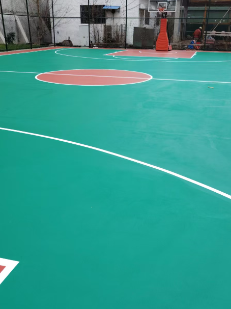 中站 球场长期使用易出现地面开裂